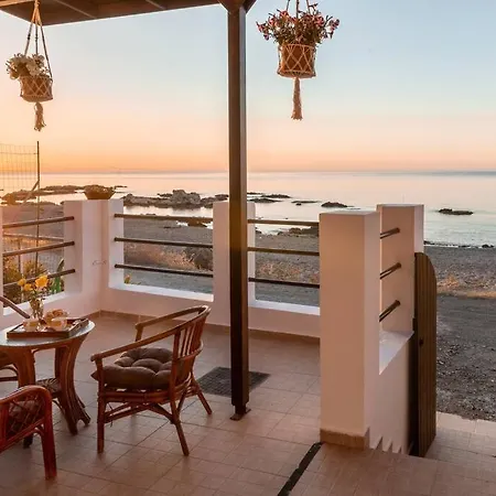 Tsampika's Beachfront House In Stegna Apartman